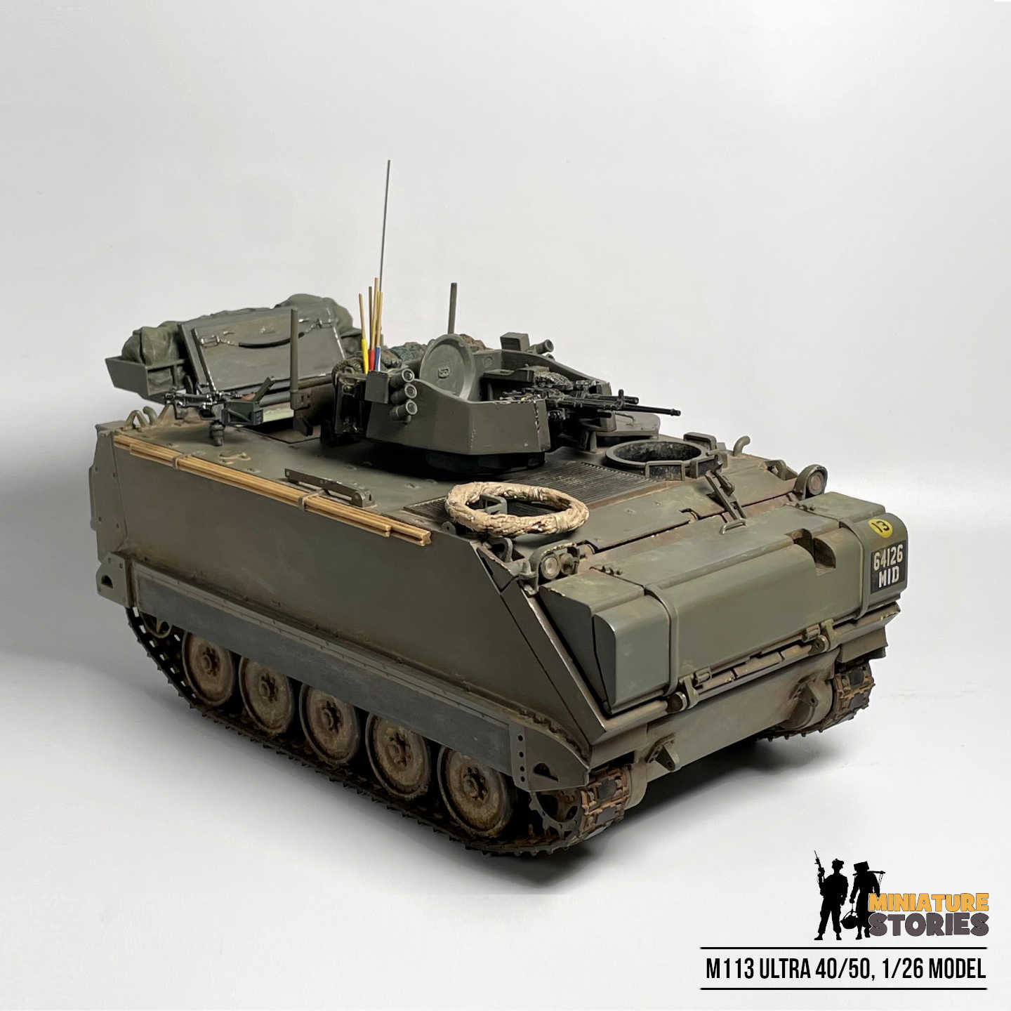 Miniature M113 Ultra 40/50 1/26 Model (b2)