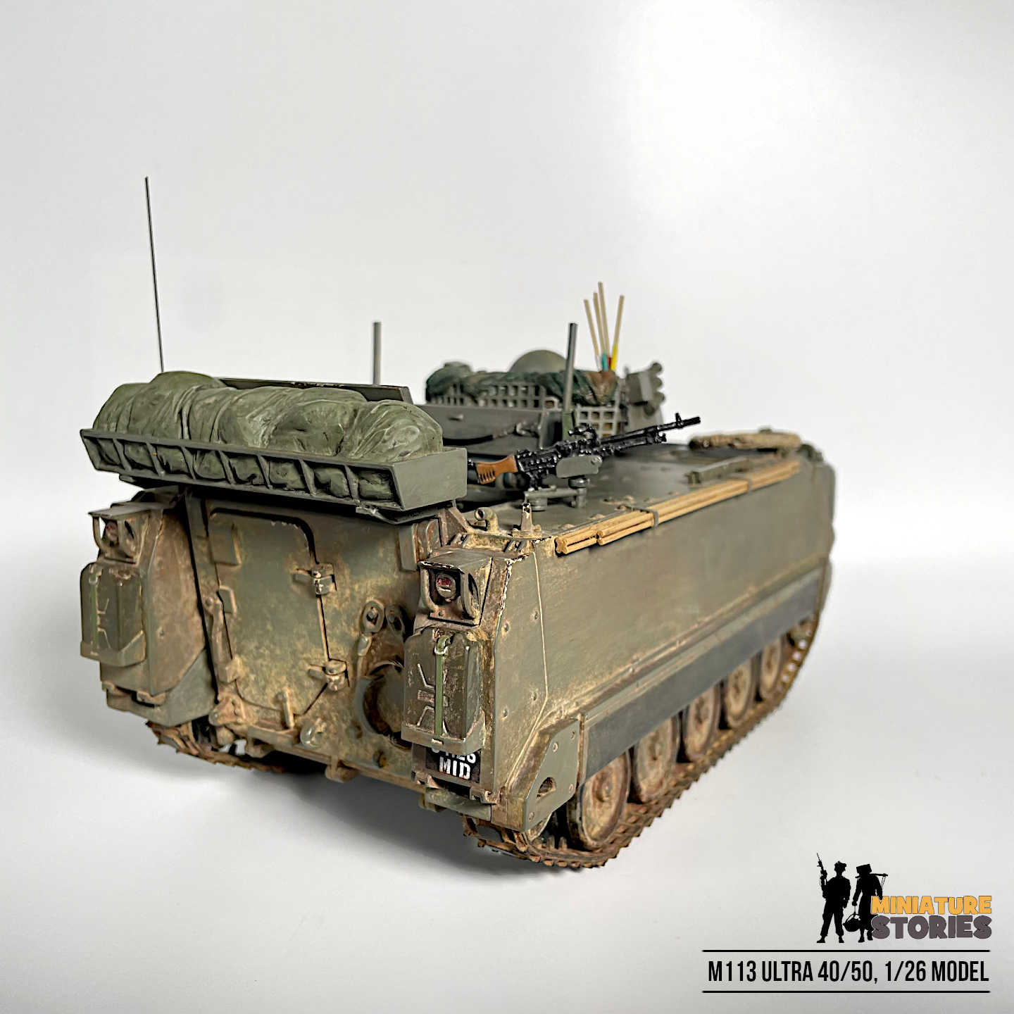 Miniature M113 Ultra 40/50 1/26 Model (b3)