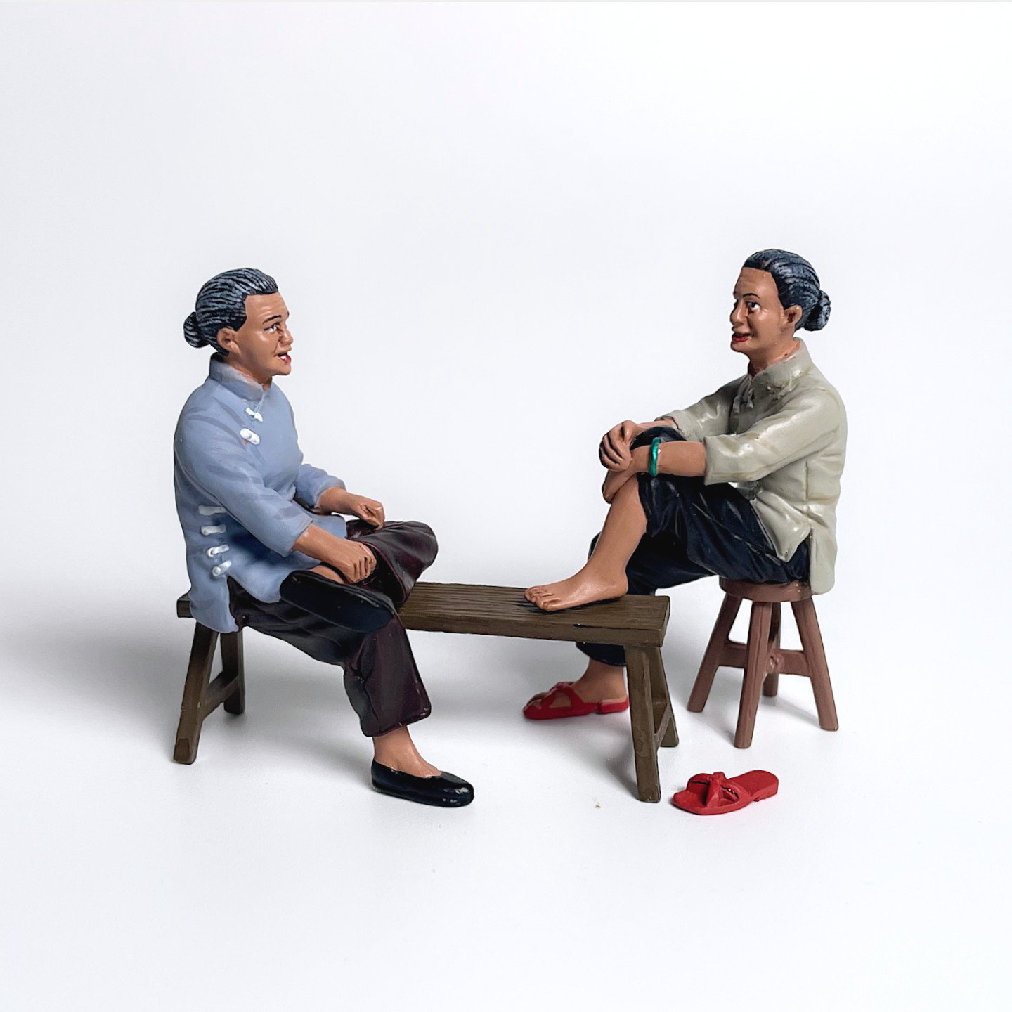 Miniature Figurines of Grannies Chatting 1