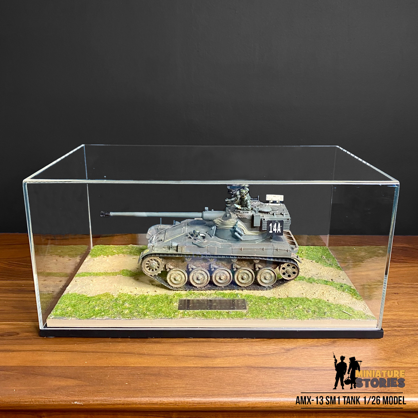 Miniature-Stories-Product-SM1-Tank-Display-Case_1440x1440